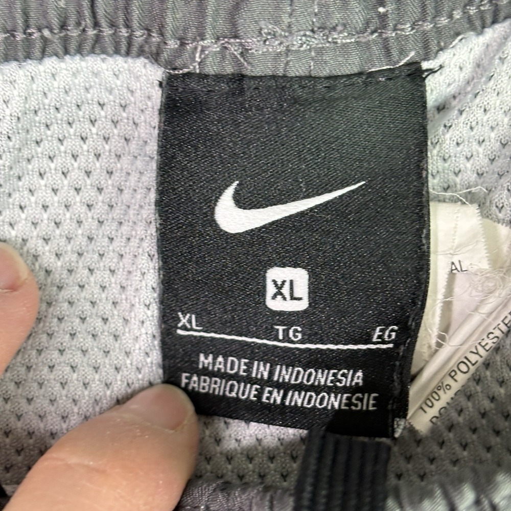 Nike Men's Gray Athletic Swim Trunks Shorts Size XL Lined Beach Surf - Picture 3 of 9